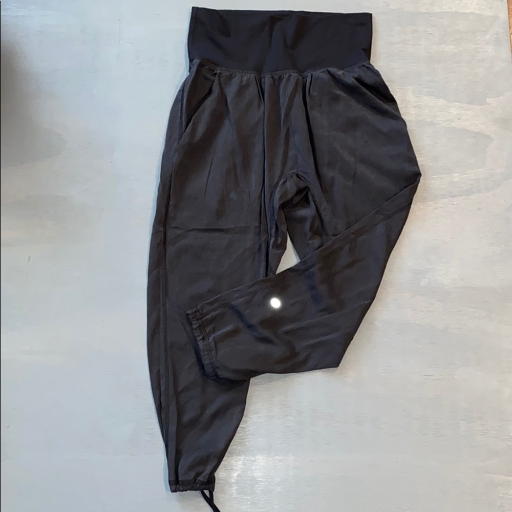 LULULEMON Lounge capris SIZE 2